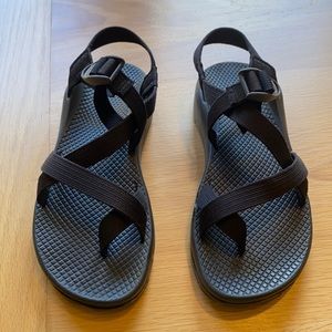 Women’s Chacos Sandal! Minimal/light wear. No toe staining. All black.